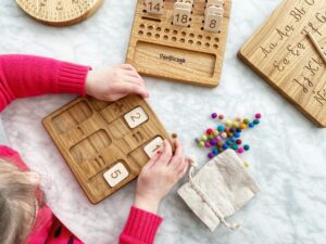 Read more about the article Drewniane zabawki edukacyjne dla dzieci.